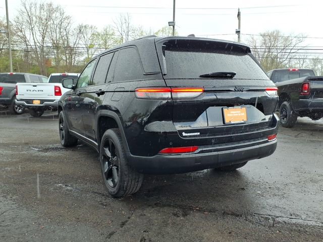 Used 2023 Jeep Grand Cherokee Altitude AWD/4WD image 5