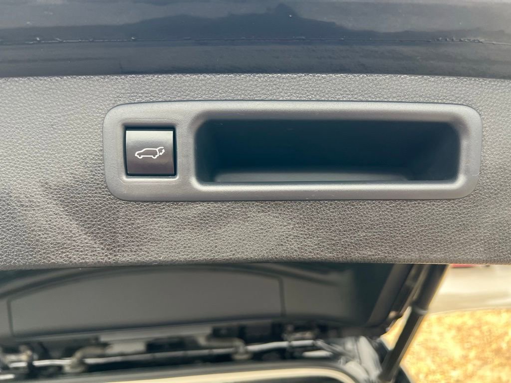 Used 2020 Toyota Highlander Platinum image 25