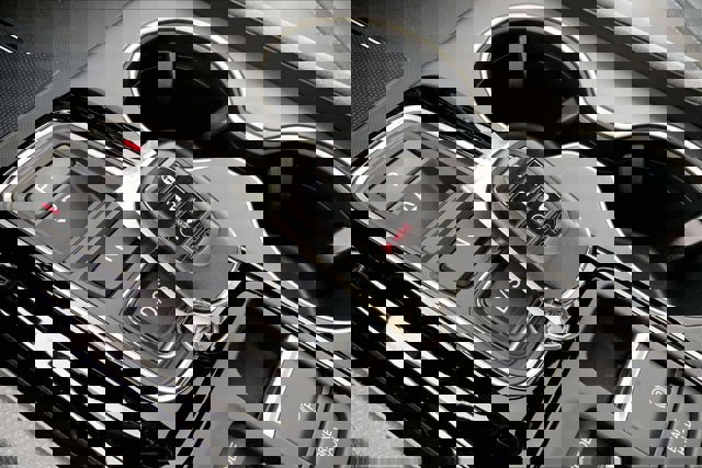 Used 2025 Honda Pilot Touring image 11