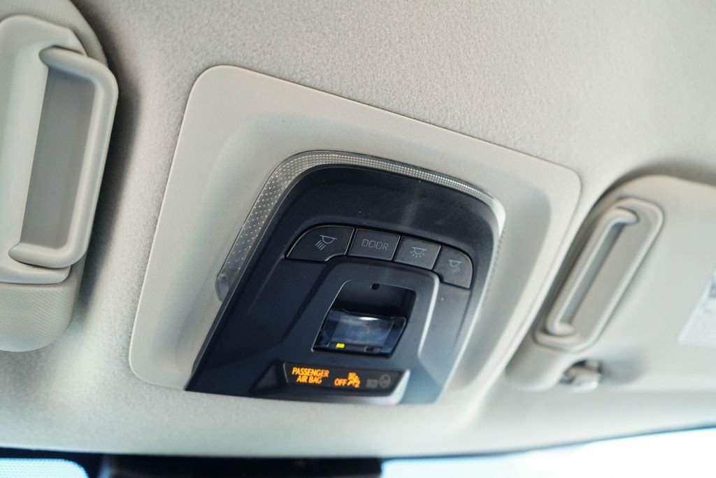 Used 2025 Toyota Corolla LE image 27