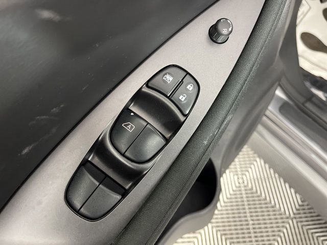 Used 2023 Nissan Leaf S image 31