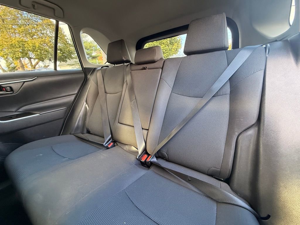 Used 2022 Toyota RAV4 LE image 15