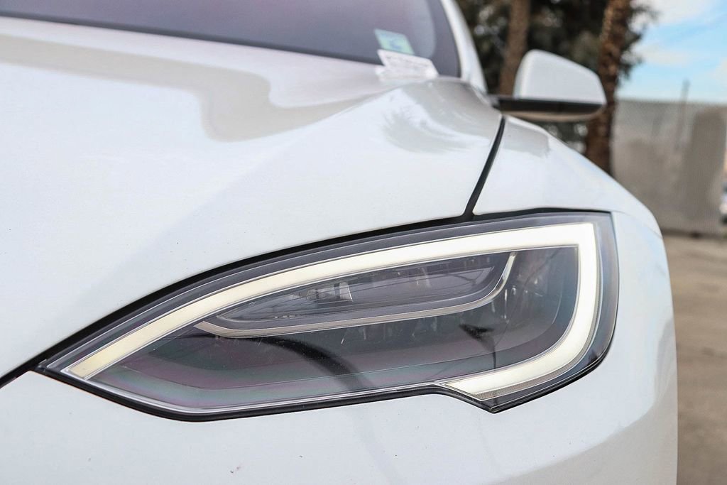 Used 2021 Tesla Model S Plaid image 8