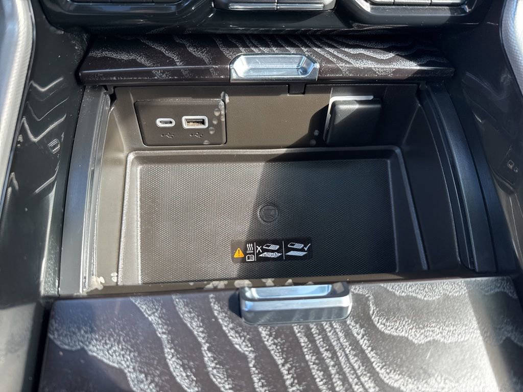 Used 2024 GMC Yukon XL Denali image 30