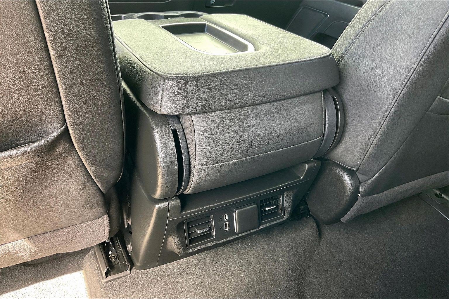 Used 2025 GMC Sierra 1500 SLT AWD/4WD image 39
