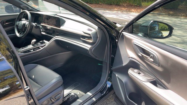 Used 2025 Toyota Crown AWD/4WD image 10