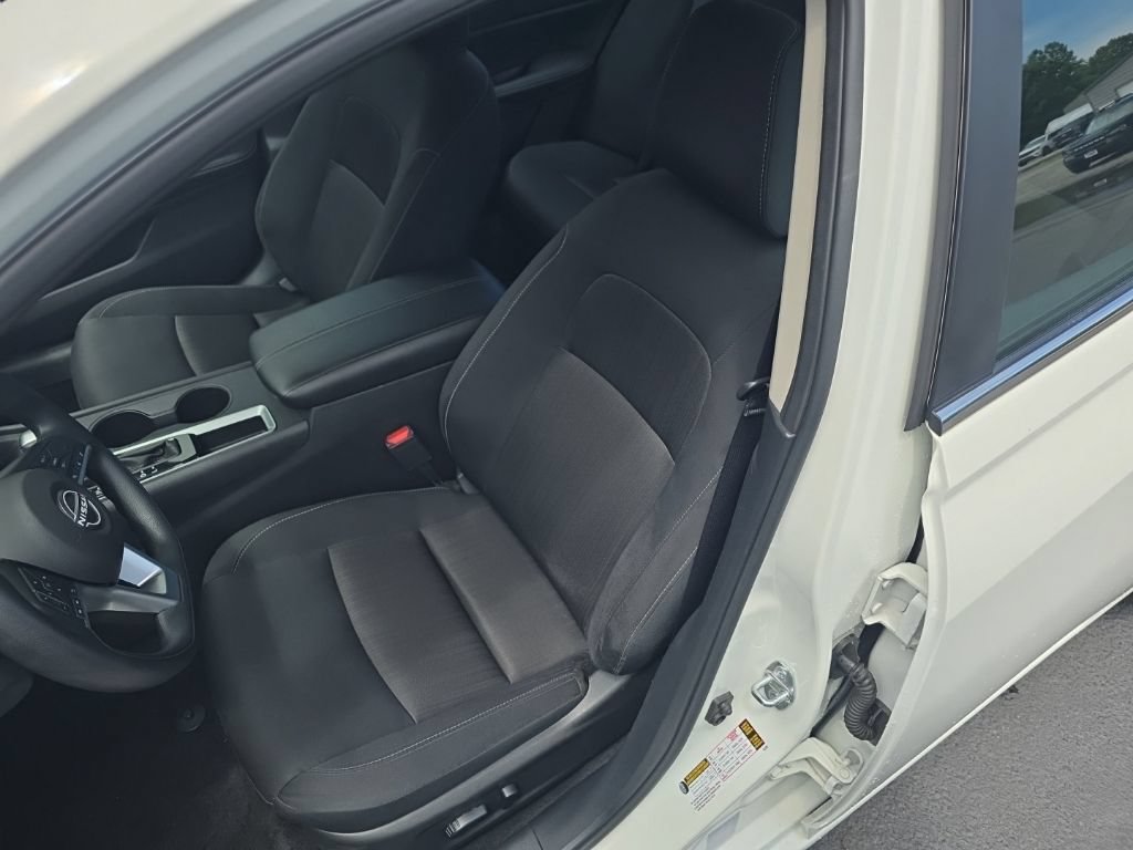 Used 2025 Nissan Altima 2.5 SV FWD image 11