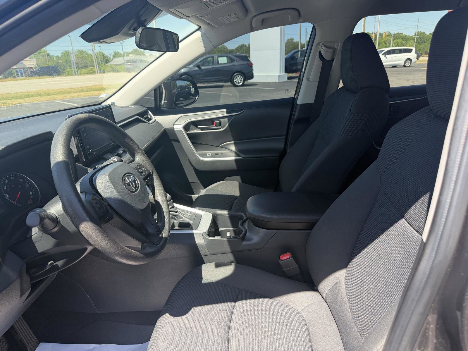 Used 2022 Toyota RAV4 LE FWD image 12