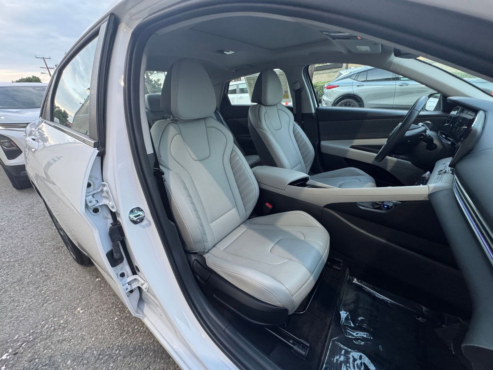 Used 2025 Hyundai Elantra Limited image 38