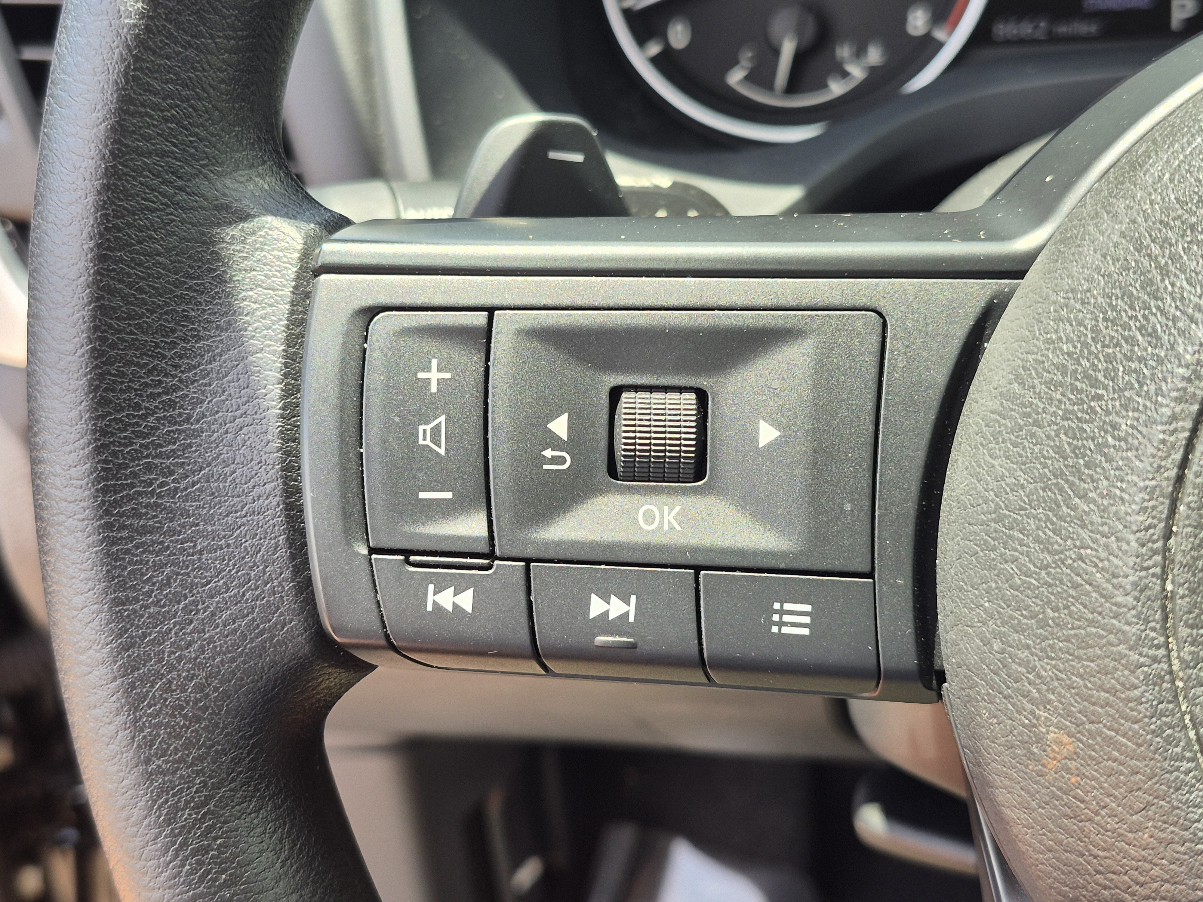 Used 2022 Nissan Rogue S FWD image 32