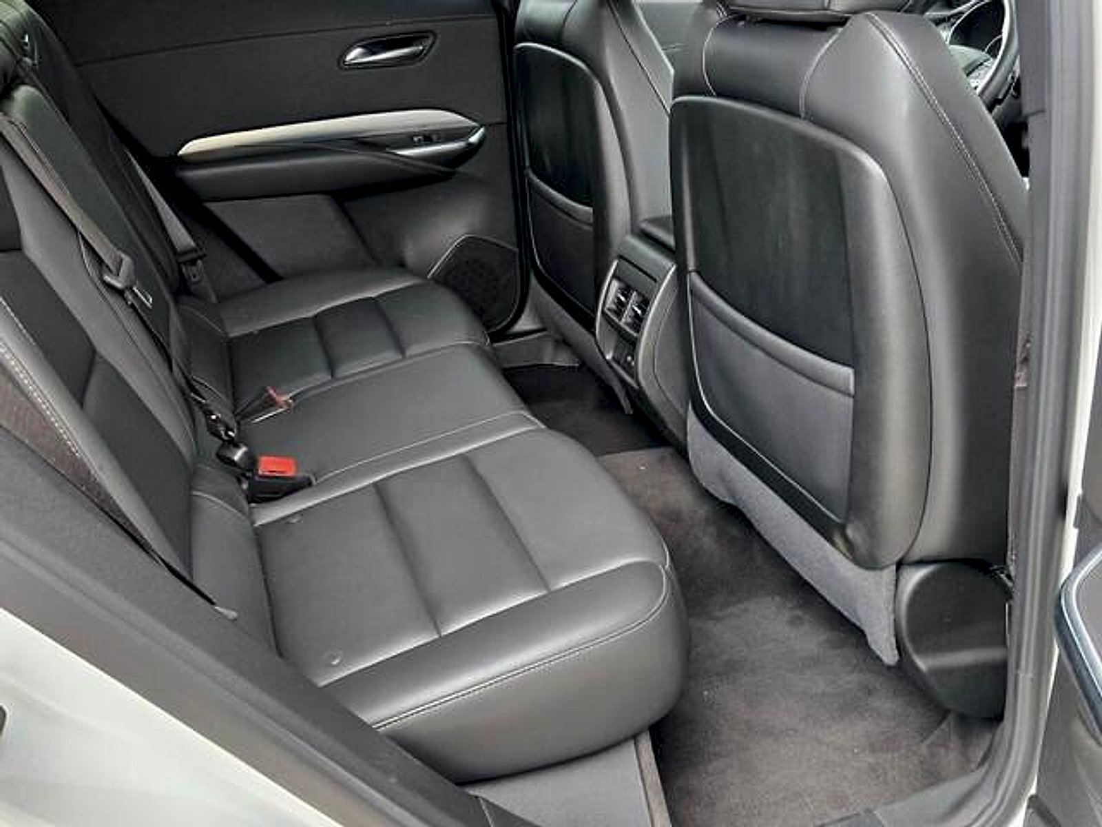 Used 2022 Cadillac XT4 Premium Luxury w/ Enhanced Visibility Package FWD image 15