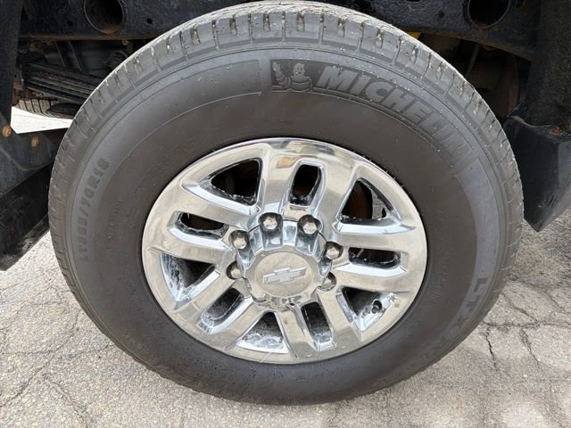 Used 2015 Chevrolet Silverado 2500 LTZ w/ LTZ Plus Package AWD/4WD image 31