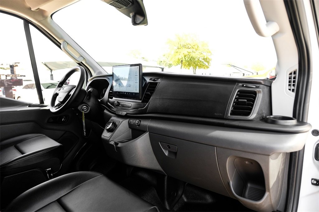 Used 2022 Ford E-Transit 148 High Roof Extended image 9