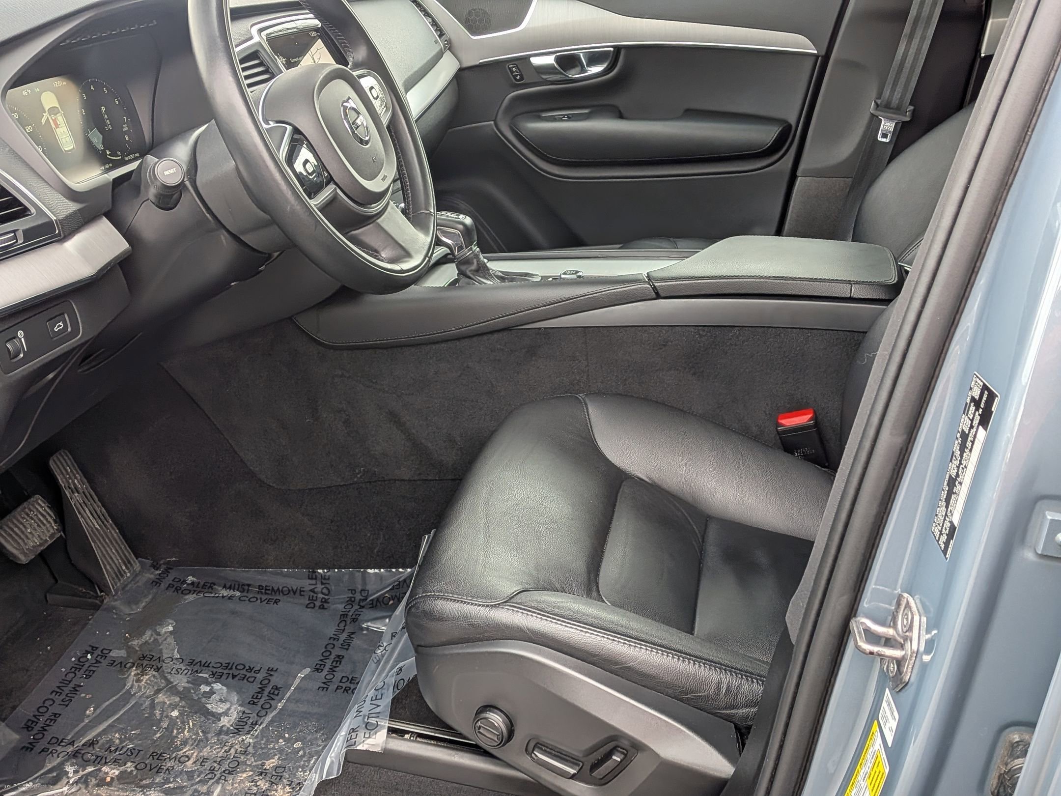 Used 2022 Volvo XC90 T5 Momentum w/ Climate Package image 16