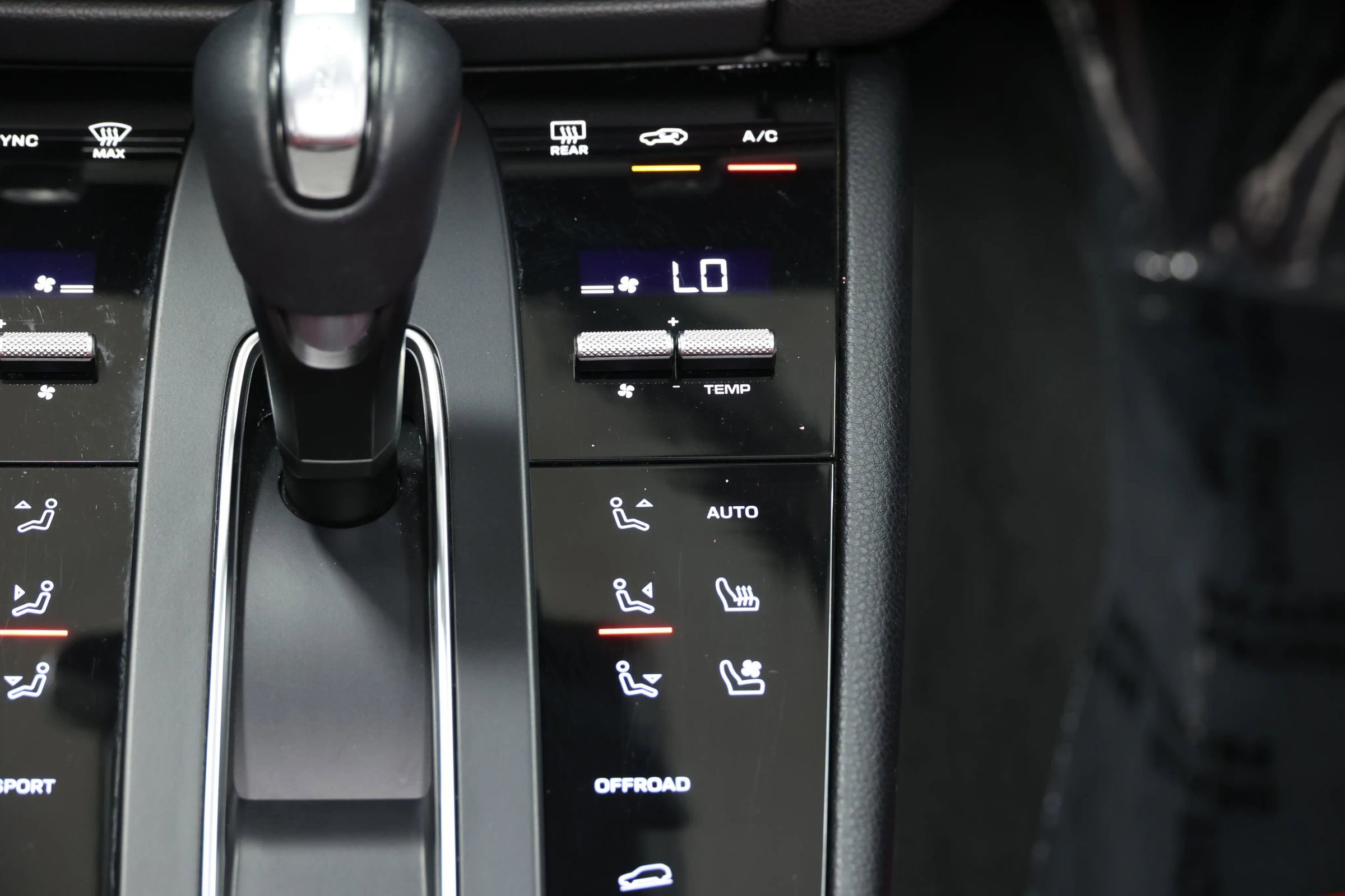 Used 2022 Porsche Macan image 35