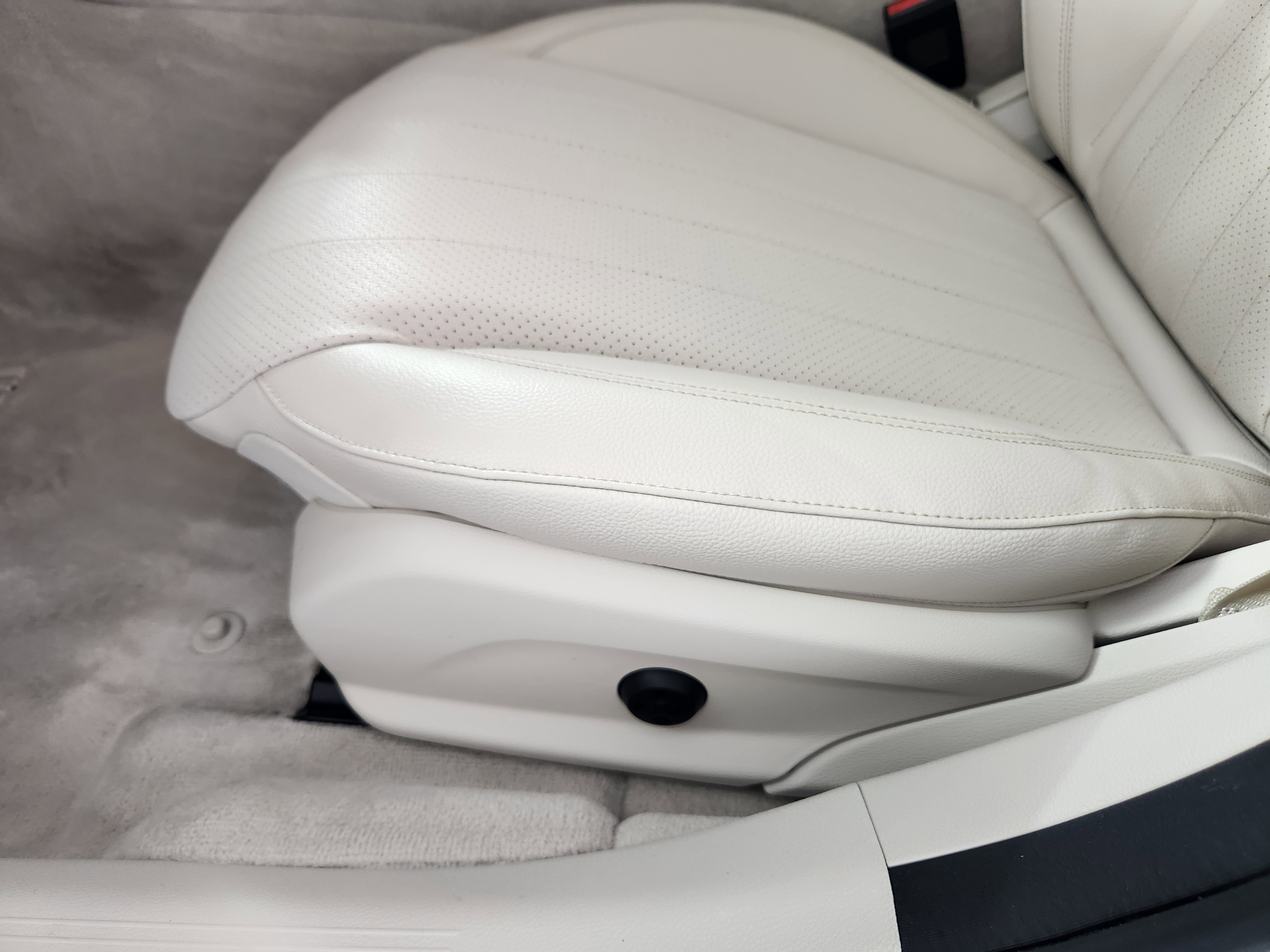 Used 2018 Mercedes-Benz E 300 4MATIC image 13