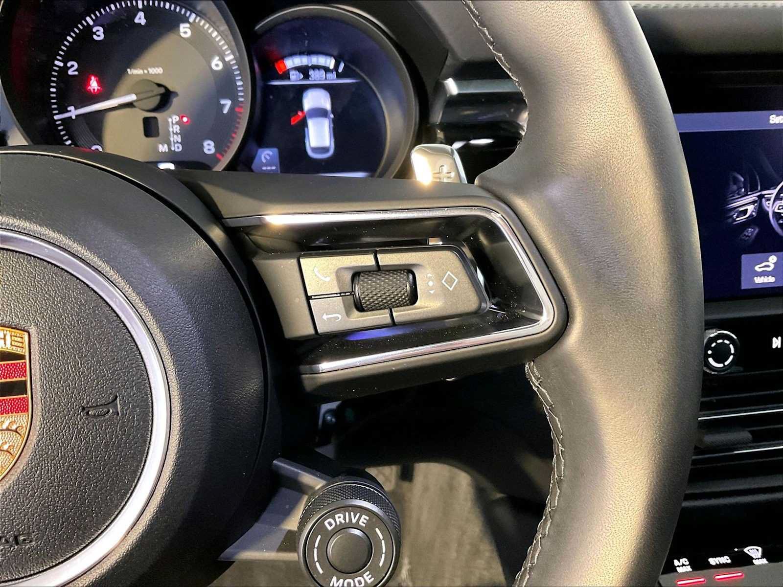 Certified 2026 Porsche Macan AWD/4WD image 28