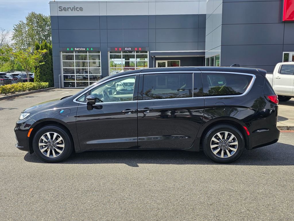 Used 2024 Chrysler Pacifica Limited FWD image 8