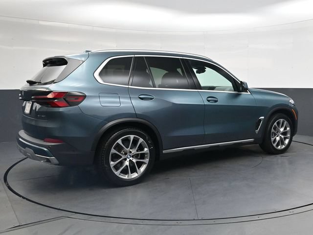 Used 2024 BMW X5 xDrive40i w/ Premium Package AWD/4WD image 4