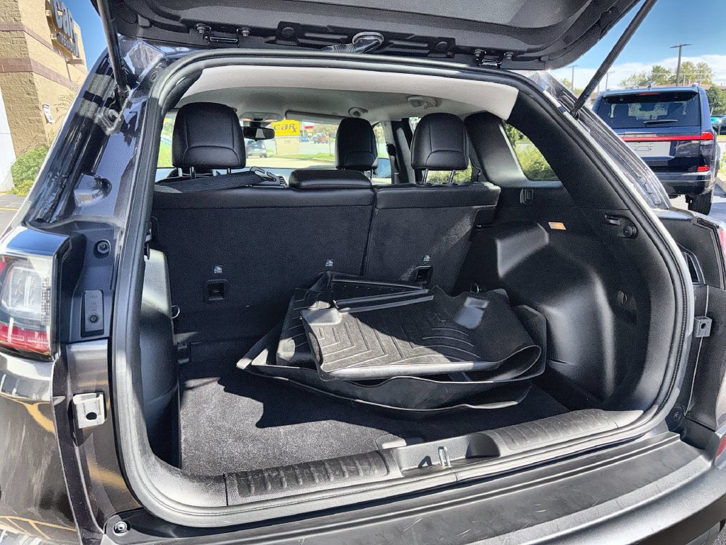 Used 2021 Jeep Cherokee Latitude Plus AWD/4WD image 22