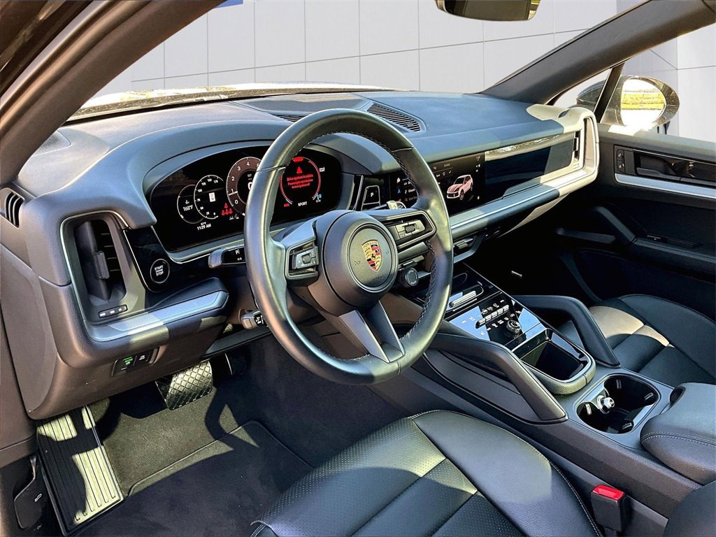 Used 2024 Porsche Cayenne image 4