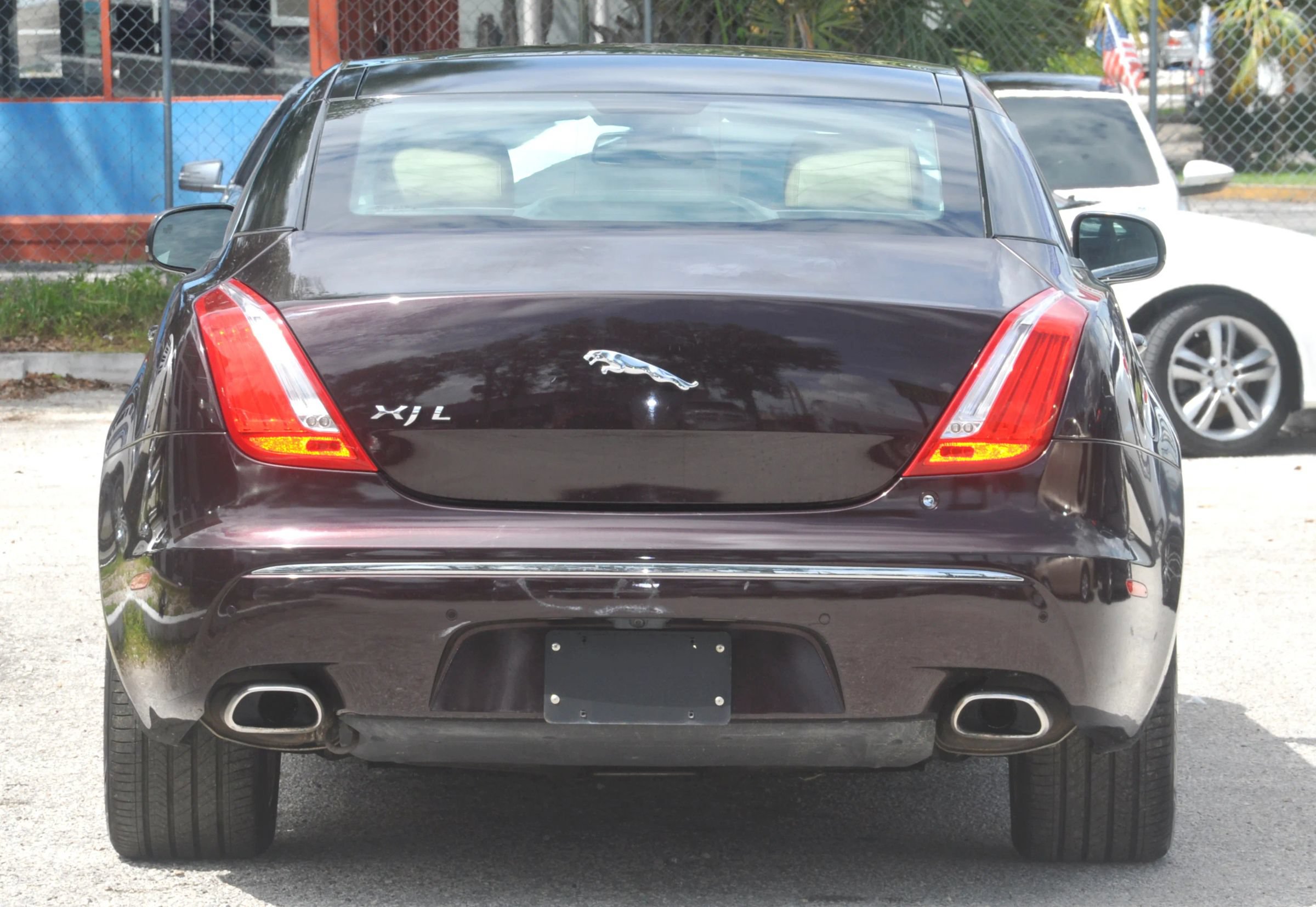 Used 2011 Jaguar XJ L RWD image 8