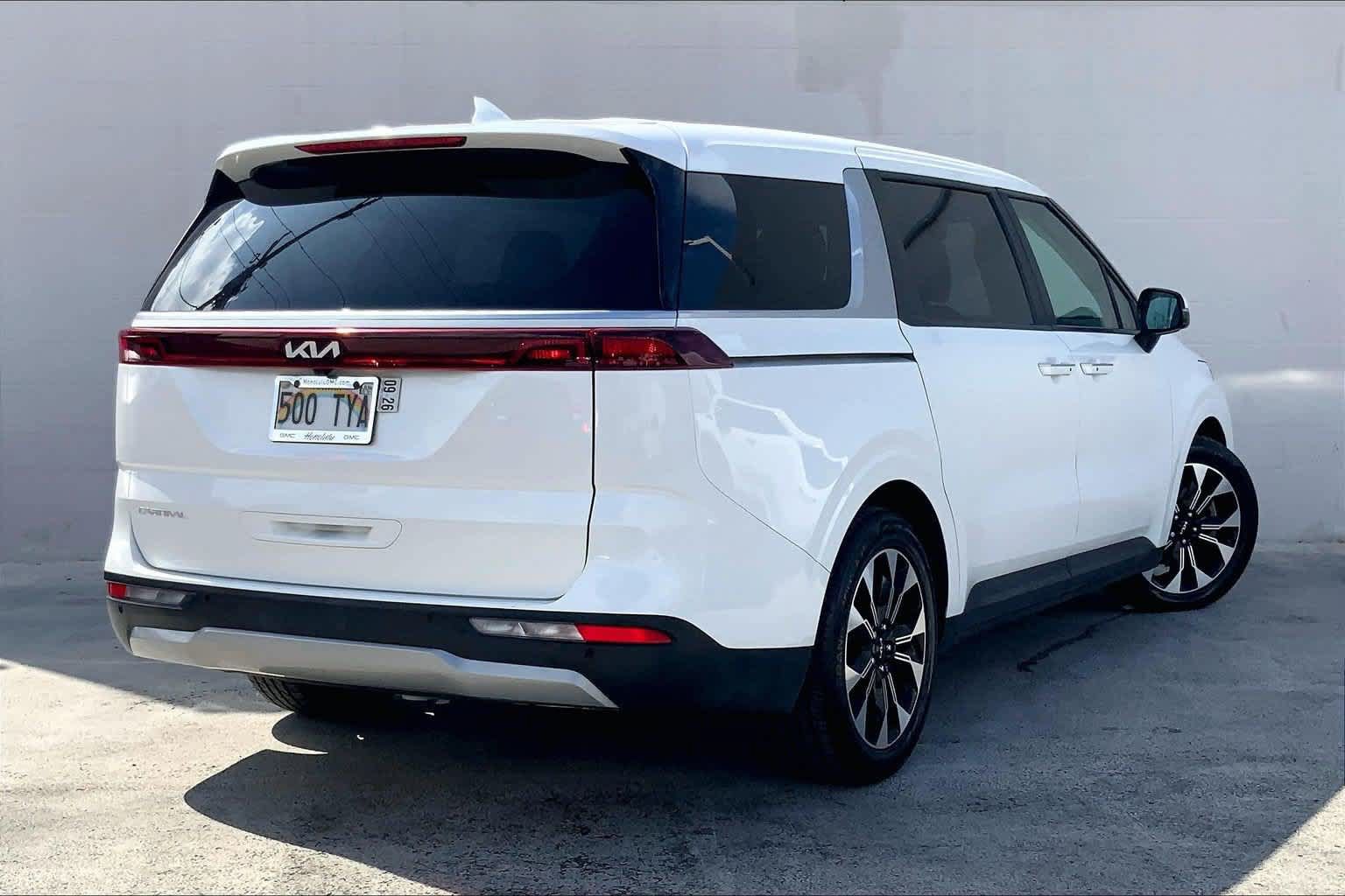 Used 2023 Kia Carnival EX FWD image 22