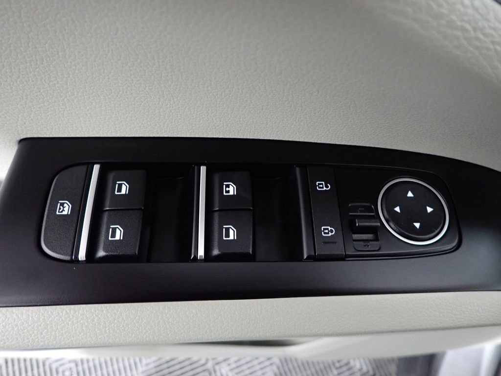 Used 2025 Kia Soul LX w/ LX Technology Package FWD image 22