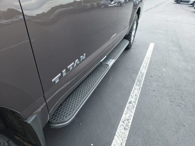 Used 2017 Nissan Titan SV AWD/4WD image 11