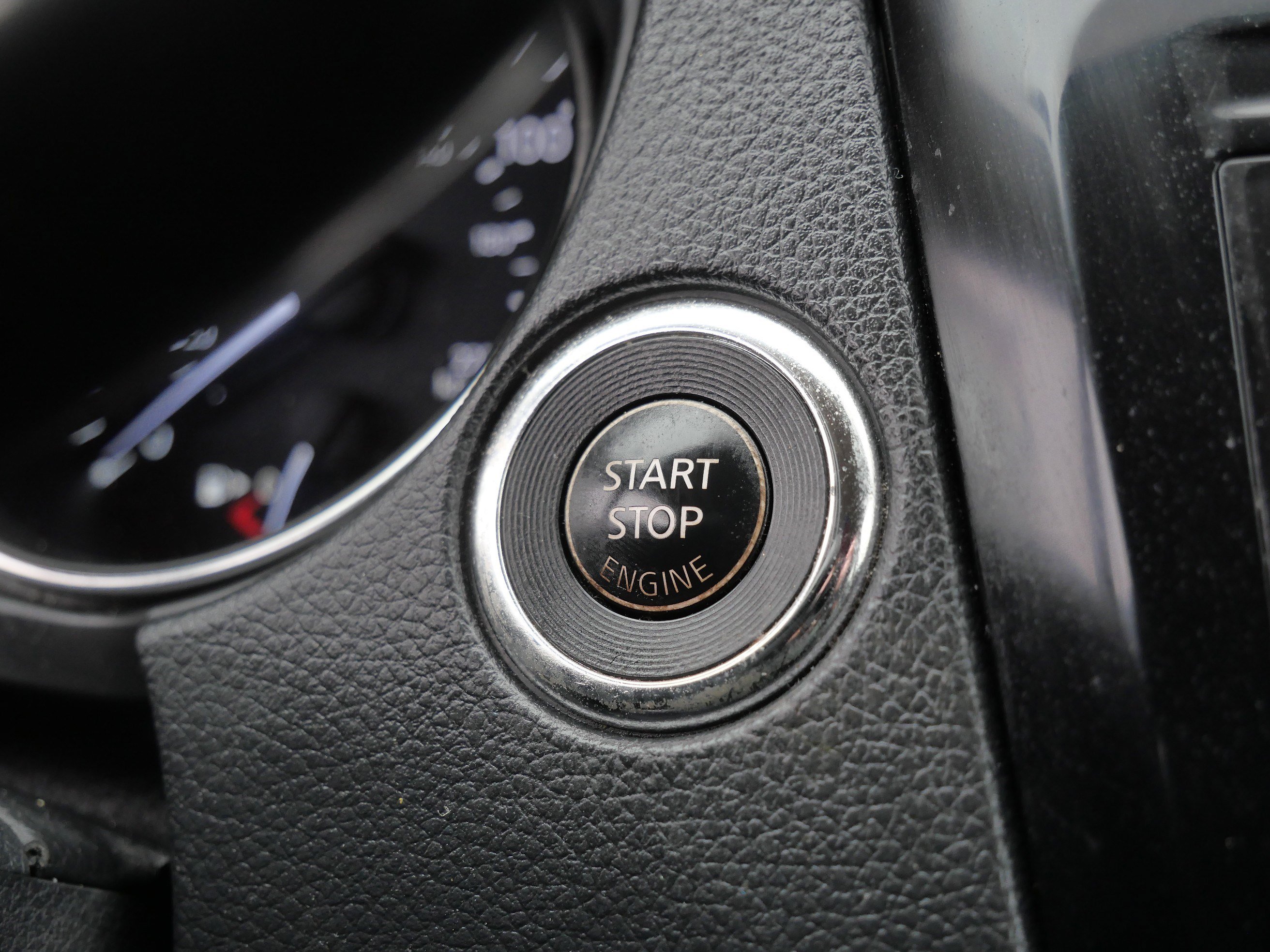 Used 2016 Nissan Rogue SV image 28