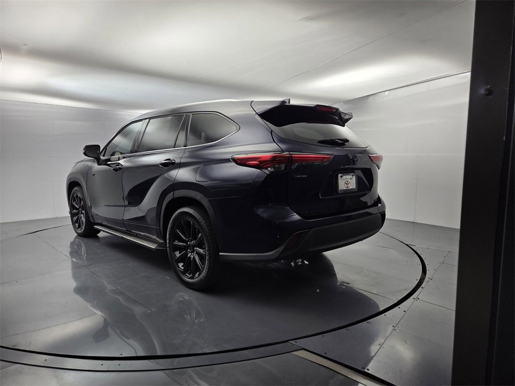 Used 2022 Toyota Highlander XLE image 7