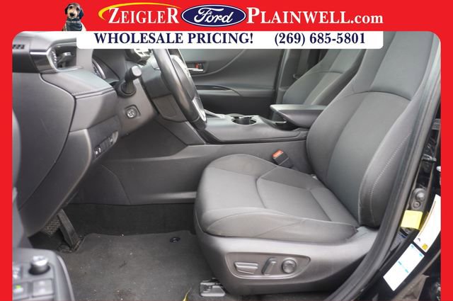 Used 2022 Toyota Venza LE image 17