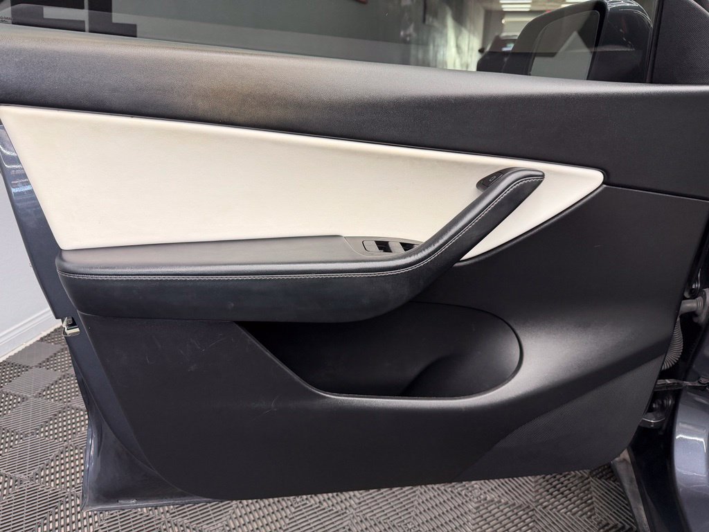 Used 2022 Tesla Model Y Performance AWD/4WD image 33