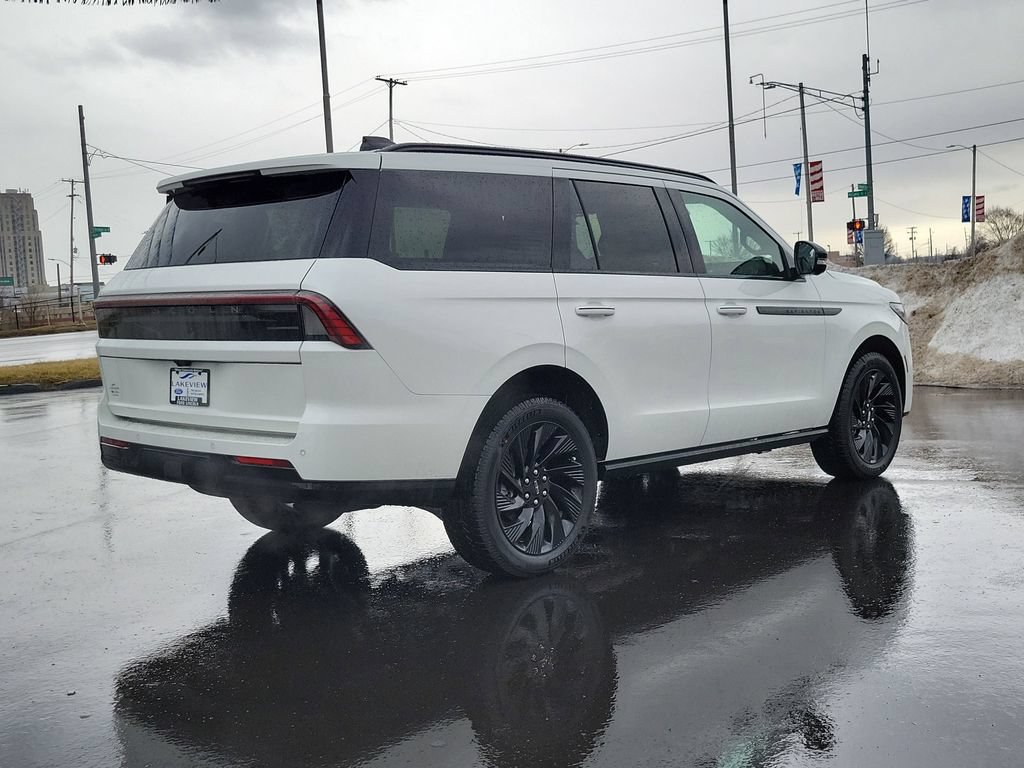 New 2026 Lincoln Navigator Reserve w/ Jet Appearance Package AWD/4WD image 3
