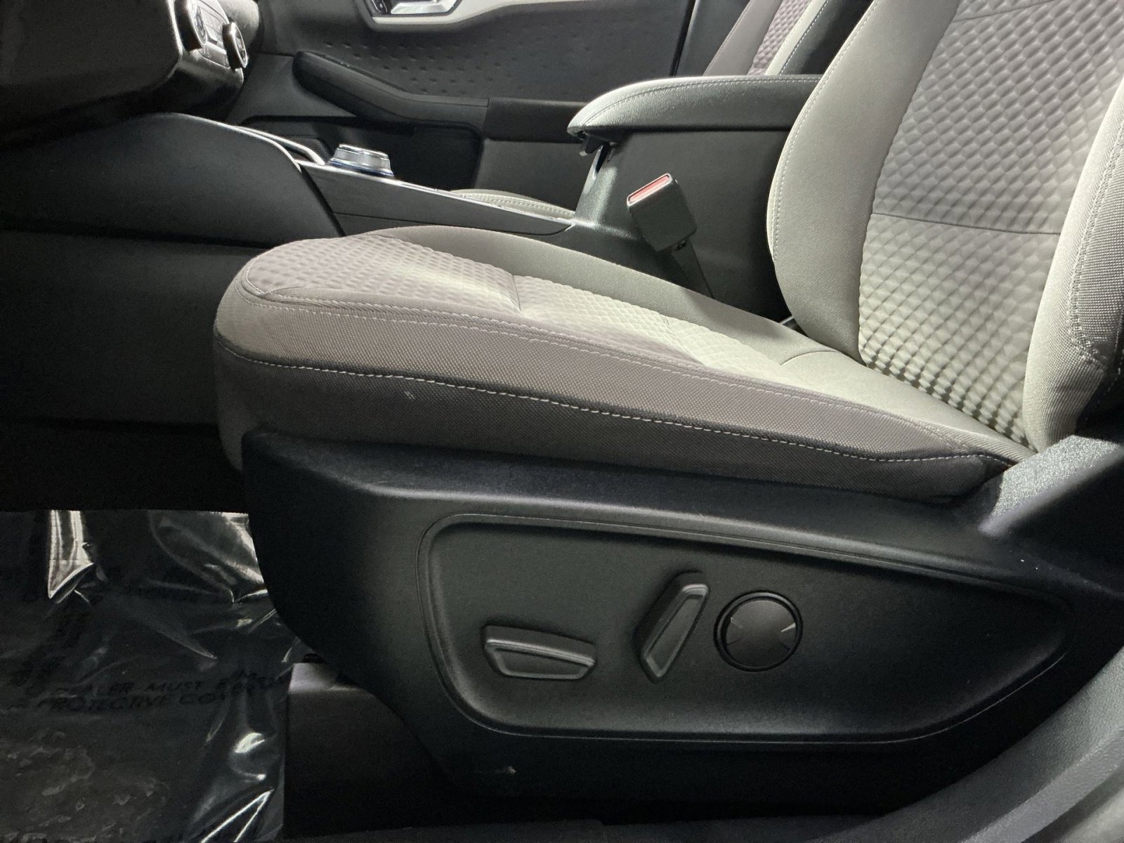 Used 2020 Ford Escape SE image 22