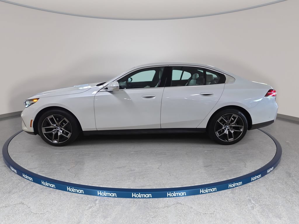 Used 2026 BMW 530i RWD image 11