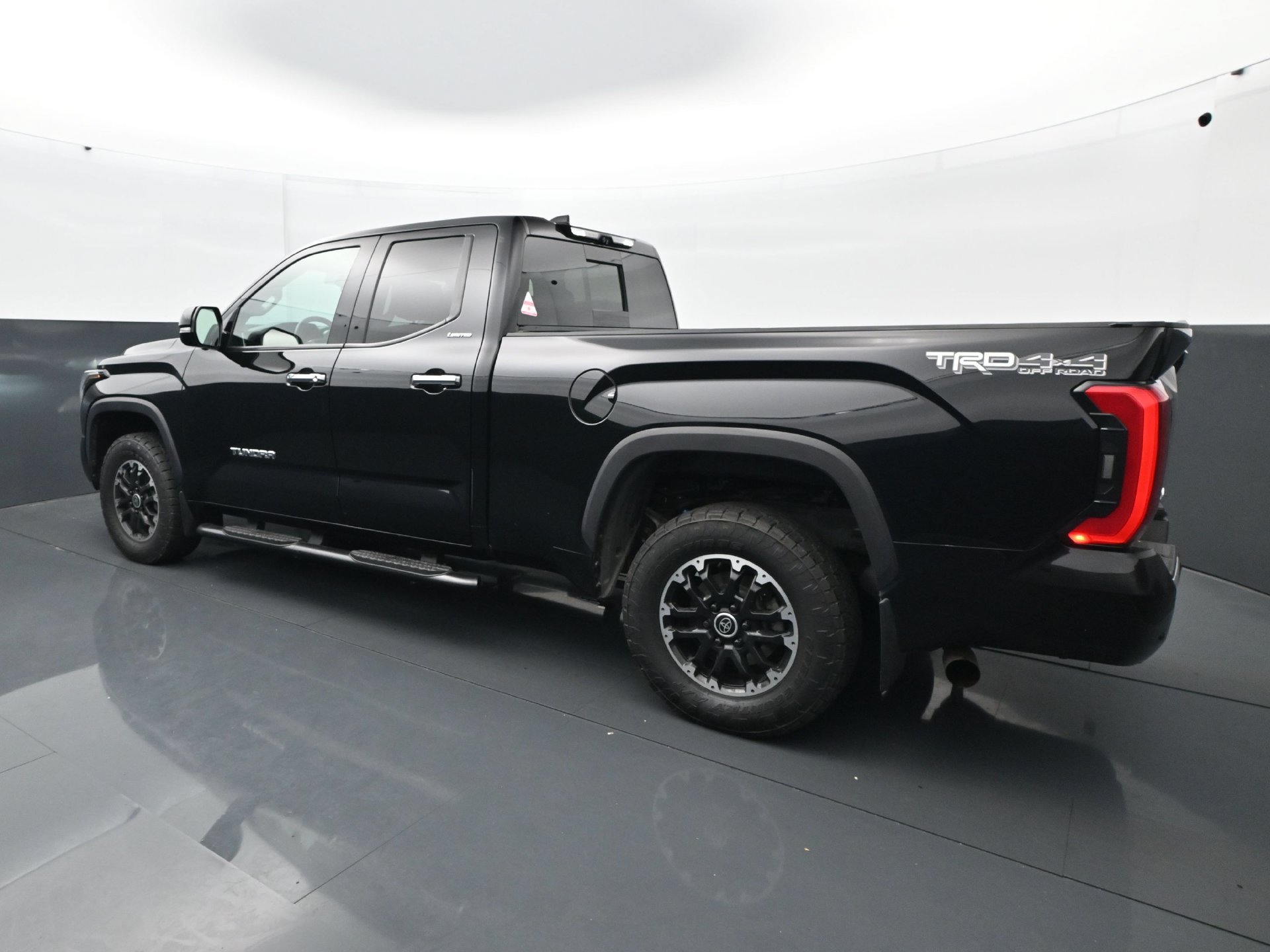 Used 2022 Toyota Tundra Limited AWD/4WD image 4