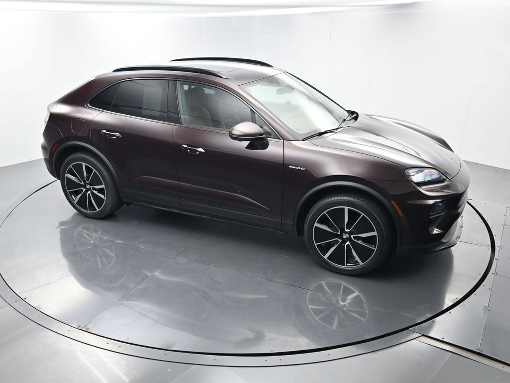 Certified 2025 Porsche Macan Electric image 41