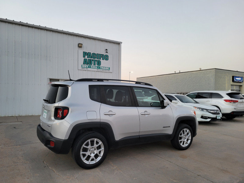 Used 2019 Jeep Renegade Latitude w/ Cold Weather Group AWD/4WD image 8
