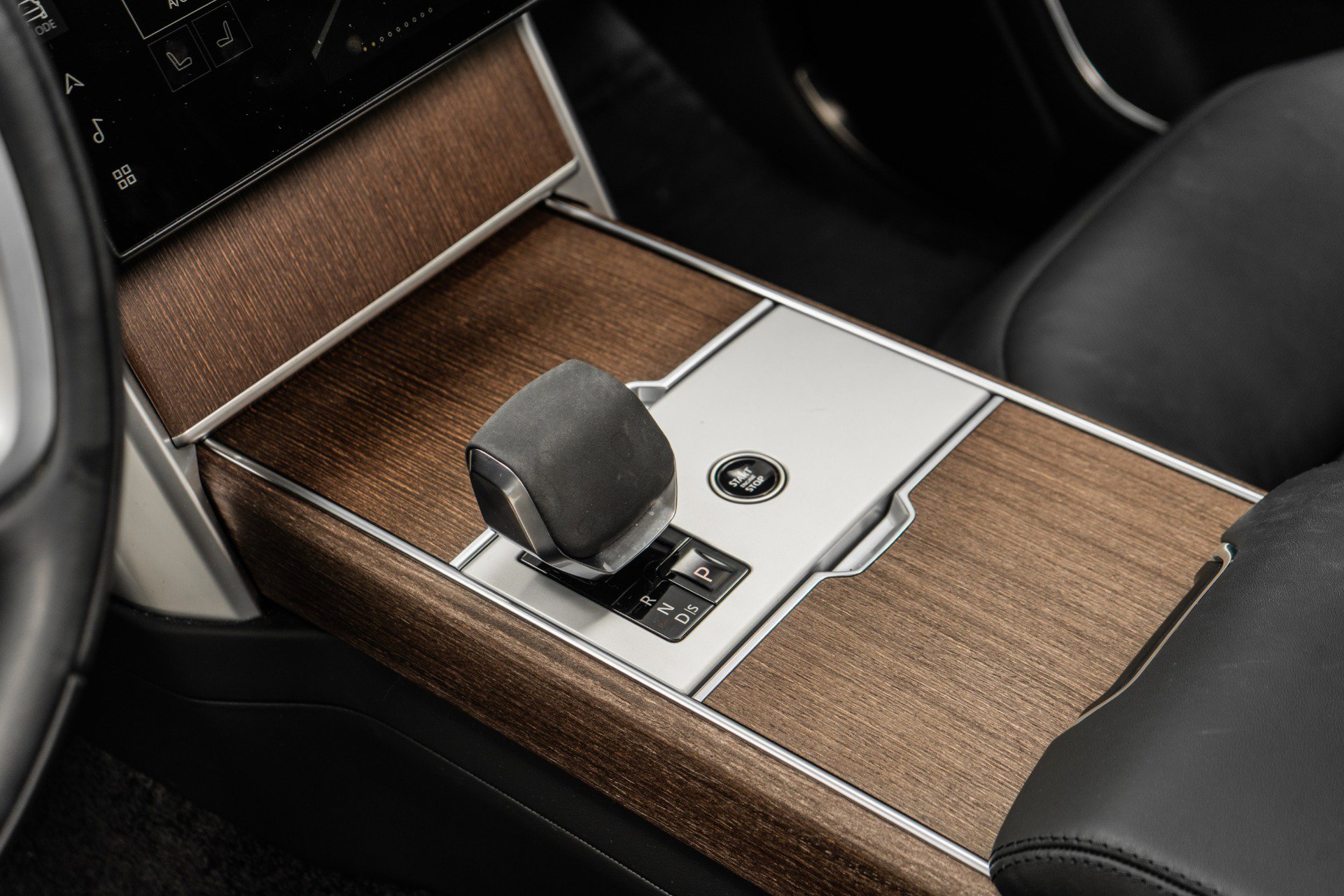 Used 2024 Land Rover Range Rover SE image 26