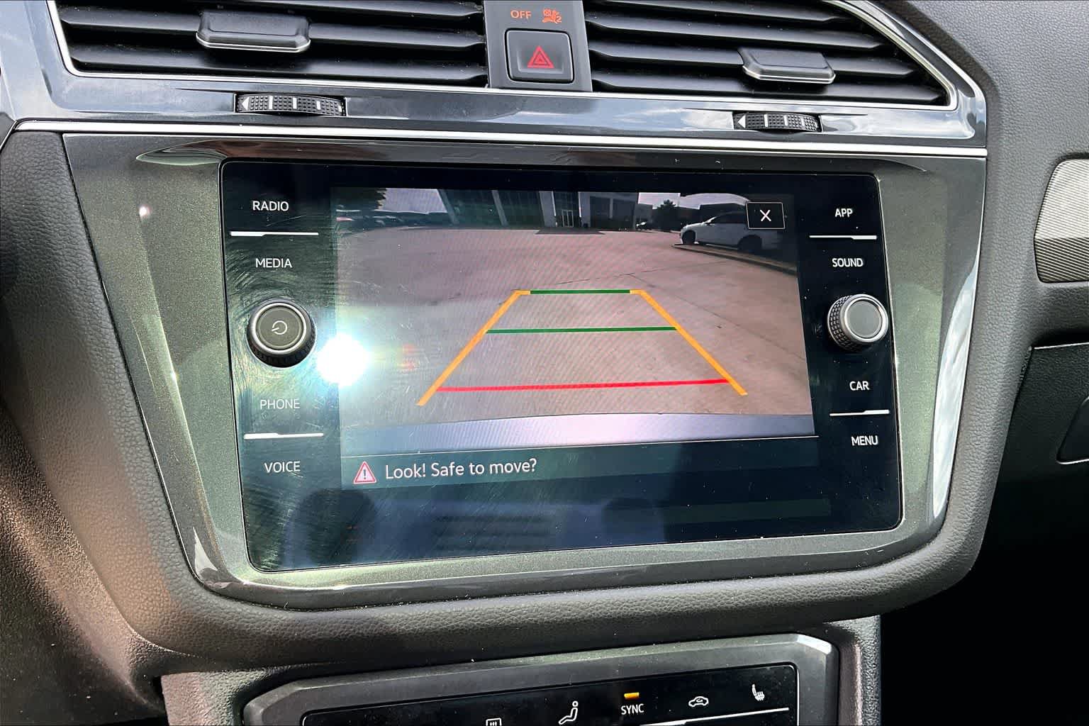 Used 2022 Volkswagen Tiguan SE FWD image 17
