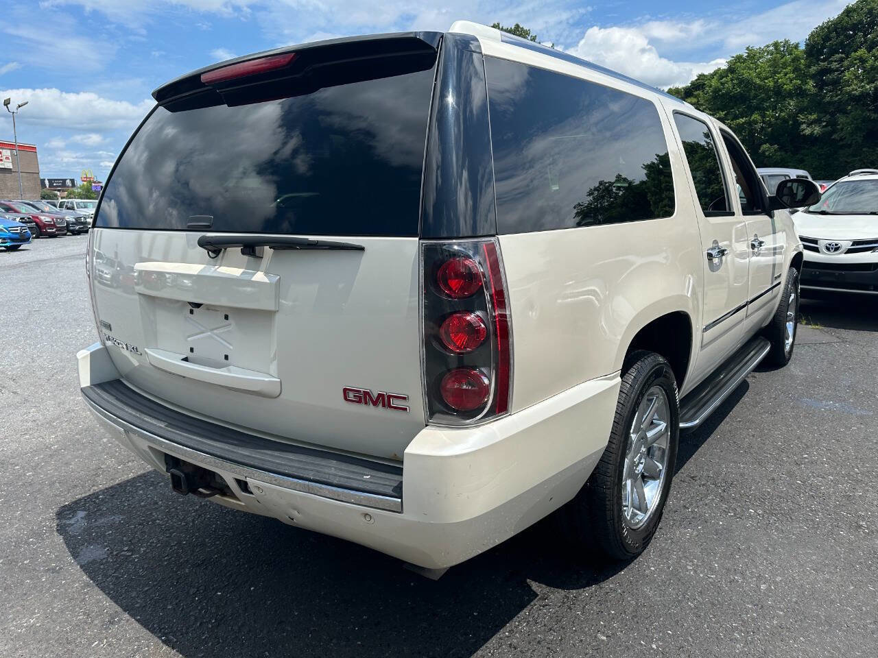 Used 2011 GMC Yukon XL Denali AWD/4WD image 5