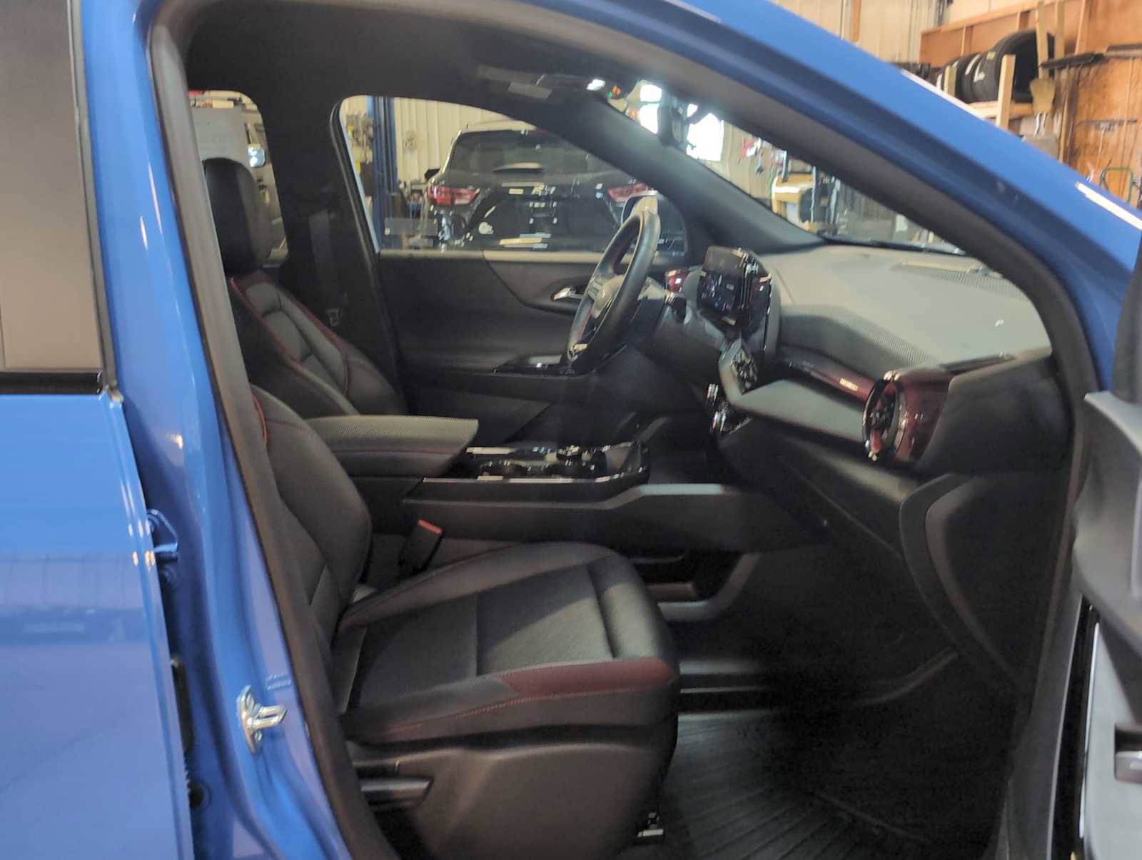 Used 2025 Chevrolet Equinox RS w/ Safety and Technology Package FWD image 27