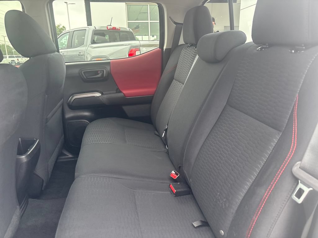 Used 2018 Toyota Tacoma SR5 AWD/4WD image 29