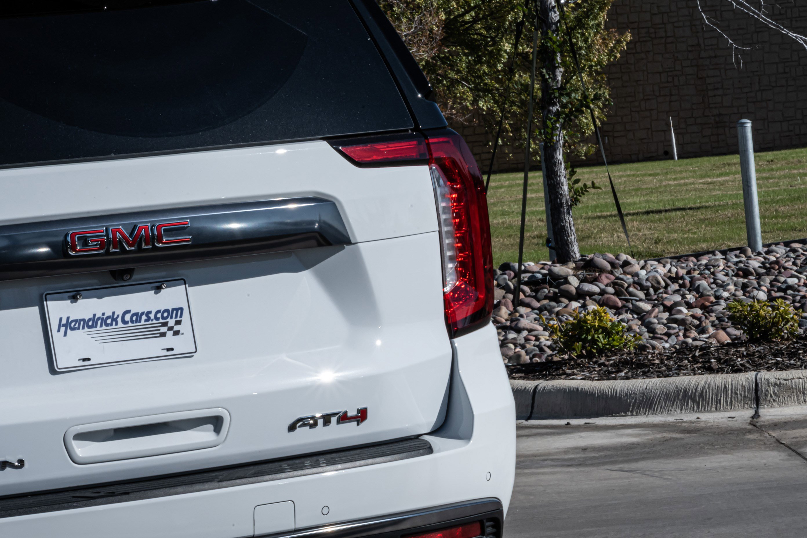 Used 2024 GMC Yukon AT4 w/ Technology Package image 8