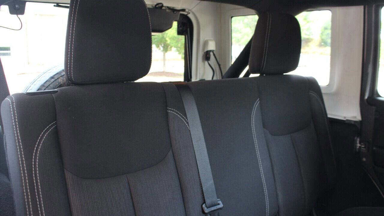 Used 2014 Jeep Wrangler Unlimited Sahara w/ Connectivity Group image 22