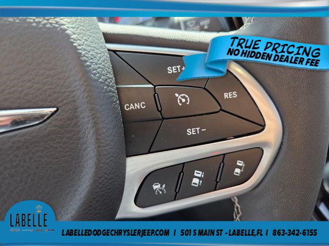 Used 2025 Chrysler Pacifica Select AWD/4WD image 22