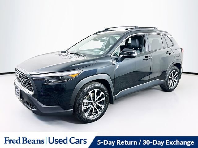 Used 2025 Toyota Corolla Cross XLE w/ Convenience Package AWD/4WD image 4