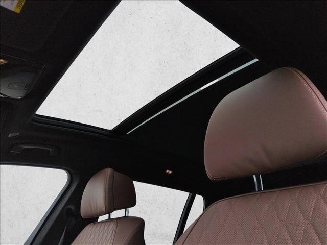 Used 2024 BMW X7 M60i image 16