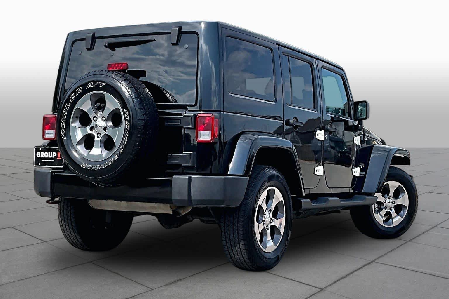 Used 2017 Jeep Wrangler Unlimited Sahara AWD/4WD image 13